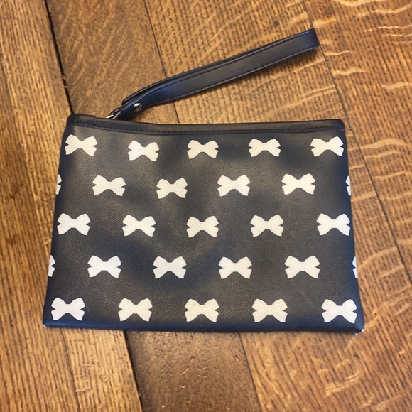 Kate Spade Black and White Bow Wristlet/Clutch - Picture 2 of 4